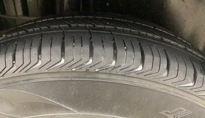 2017 Maruti Swift VDI ABS, Diesel, Manual, 84,402 km, Right Rear Tyre Tread