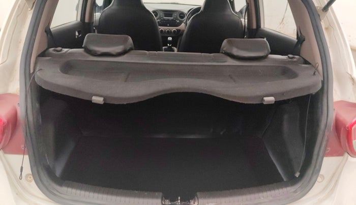 2016 Hyundai Grand i10 ASTA (O) 1.2 KAPPA VTVT, Petrol, Manual, 83,338 km, Boot Inside