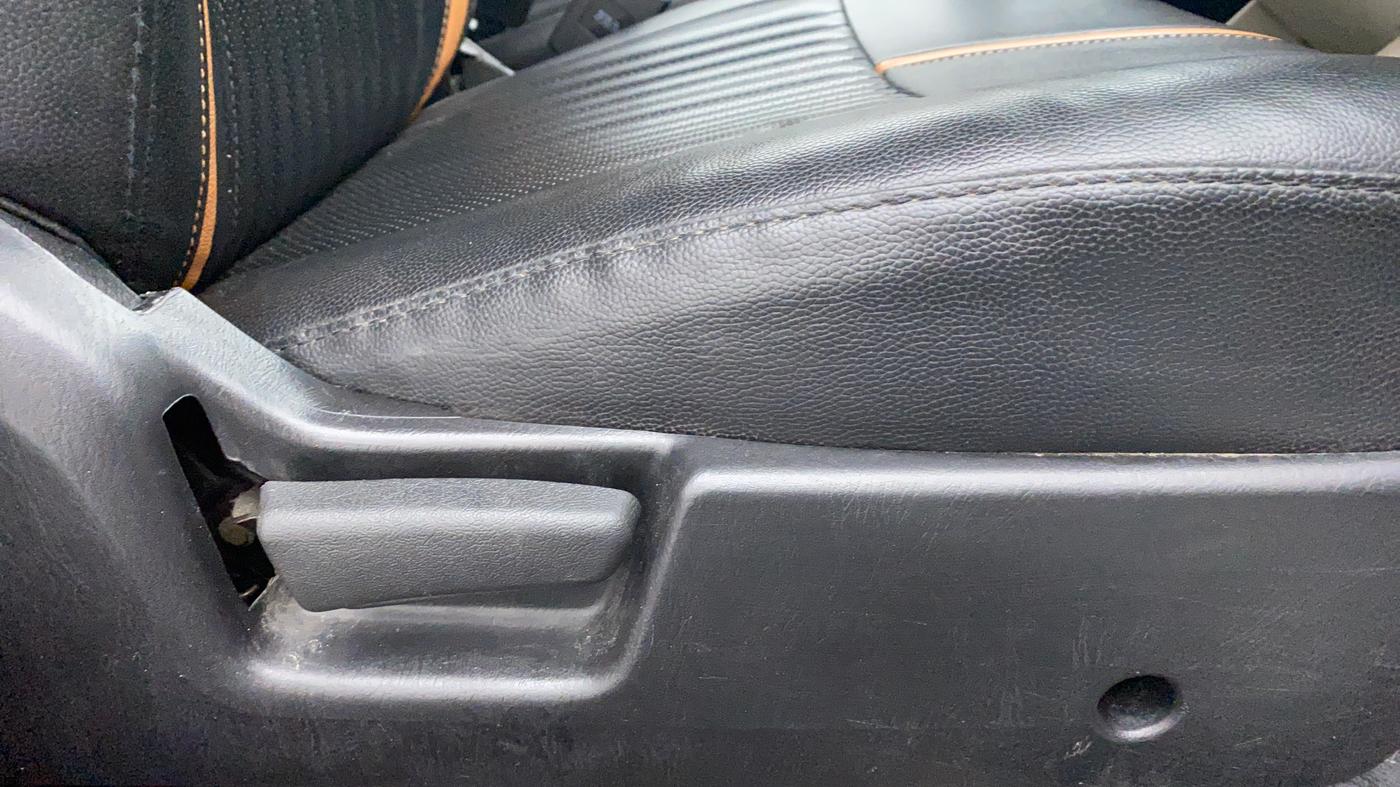 2019 Maruti Alto VXI, Petrol, Manual, 29,268 km, Driver Side Adjustment Panel