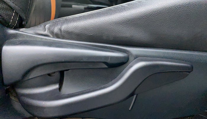 2014 Toyota Etios CROSS 1.5 V, Petrol, Manual, 80,847 km, Driver Side Adjustment Panel