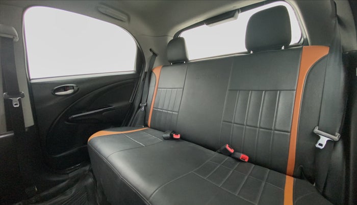 2014 Toyota Etios CROSS 1.5 V, Petrol, Manual, 80,847 km, Right Side Rear Door Cabin