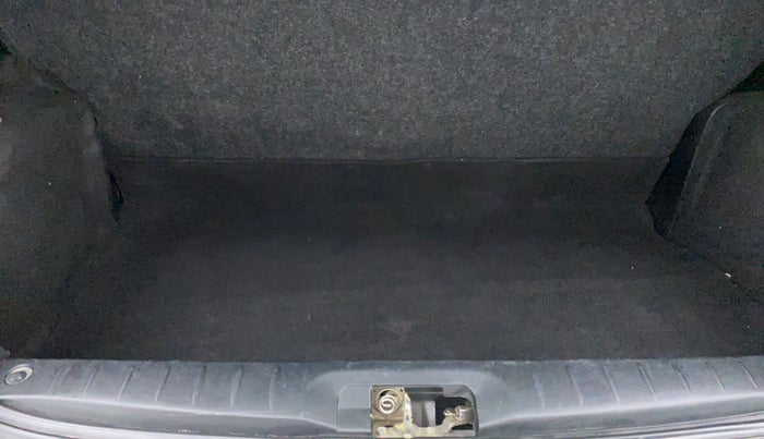 2014 Toyota Etios CROSS 1.5 V, Petrol, Manual, 80,847 km, Boot Inside