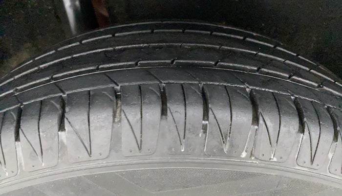 2019 Maruti Vitara Brezza ZDI AMT, Diesel, Automatic, 31,785 km, Right Rear Tyre Tread