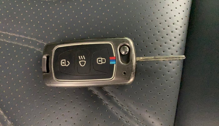 2024 Tata NEXON Pure 1.2 iCNG, CNG, Manual, 88,371 km, Key Close Up