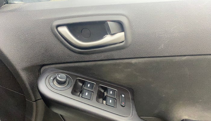2015 Tata Zest XT PETROL, Petrol, Manual, 68,529 km, Driver Side Door Panels Control