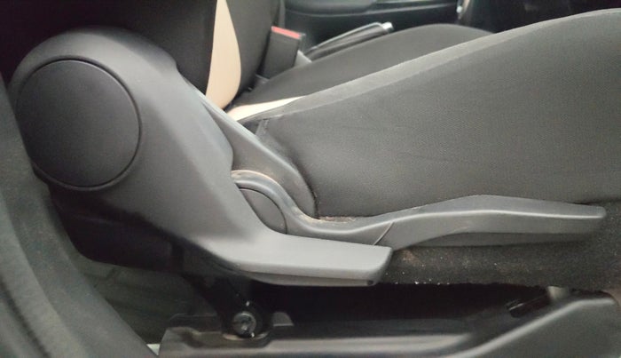 2024 Toyota Glanza V AMT, Petrol, Automatic, 1,00,247 km, Driver Side Adjustment Panel