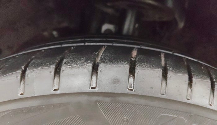 2024 Toyota Glanza V AMT, Petrol, Automatic, 1,00,247 km, Left Front Tyre Tread