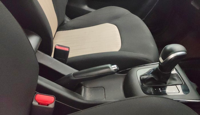 2024 Toyota Glanza V AMT, Petrol, Automatic, 1,00,247 km, Gear Lever