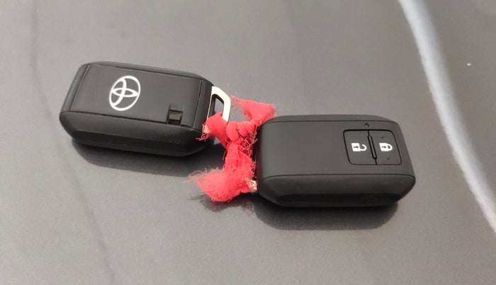 2024 Toyota Glanza V AMT, Petrol, Automatic, 1,00,247 km, Key Close Up