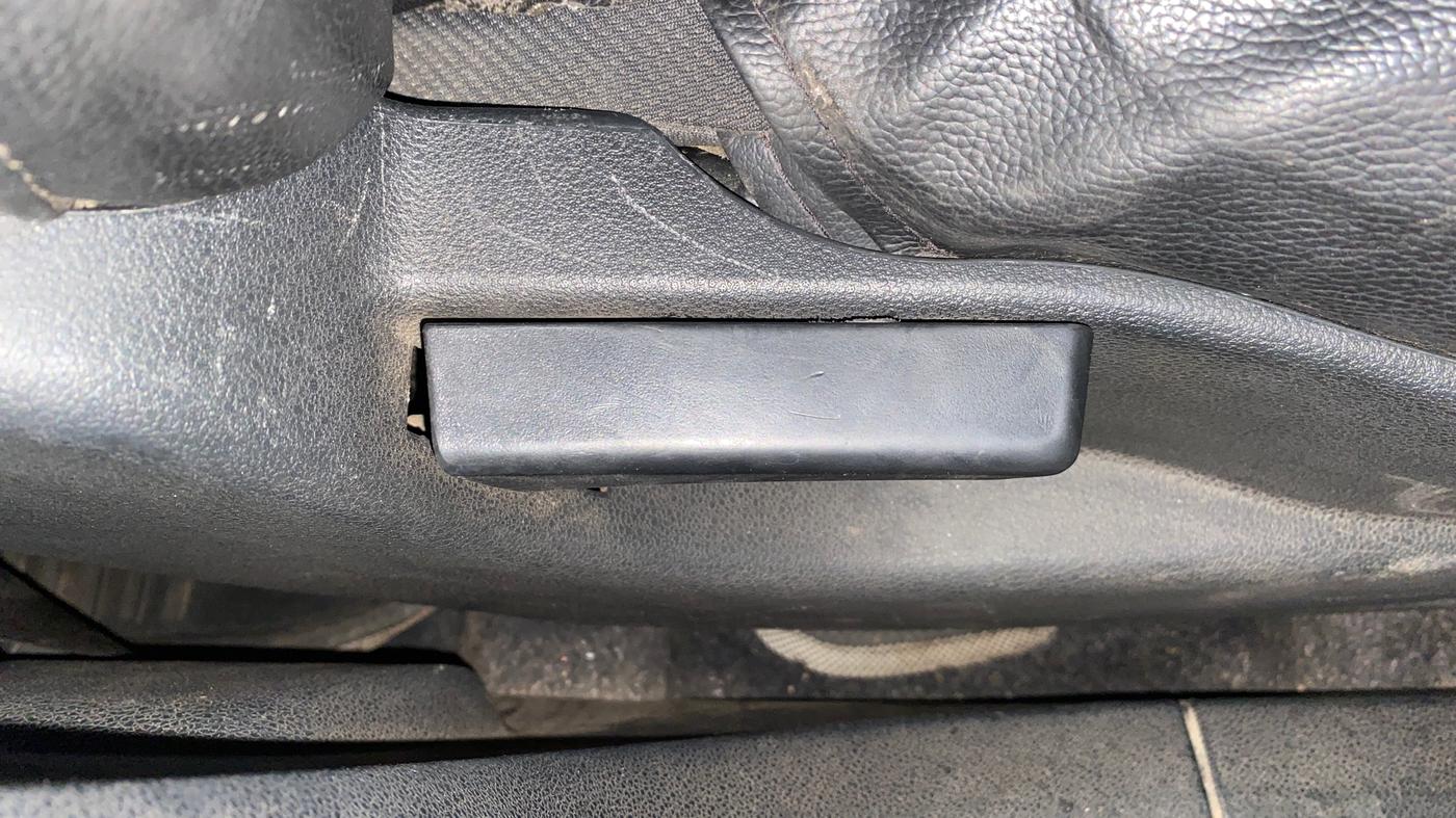 2018 Tata Tiago XM PETROL, Petrol, Manual, 1,00,304 km, Driver Side Adjustment Panel