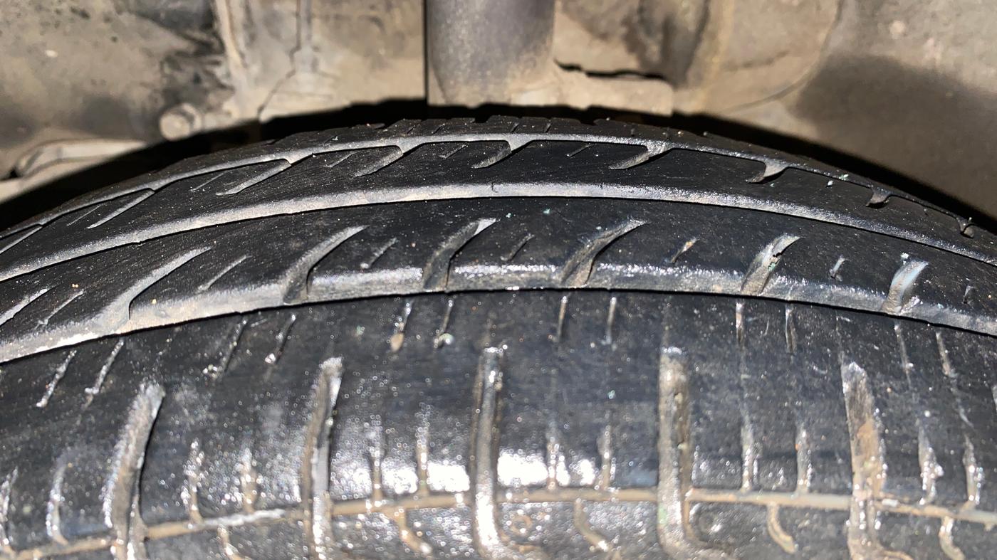 2018 Tata Tiago XM PETROL, Petrol, Manual, 1,00,304 km, Left Front Tyre Tread