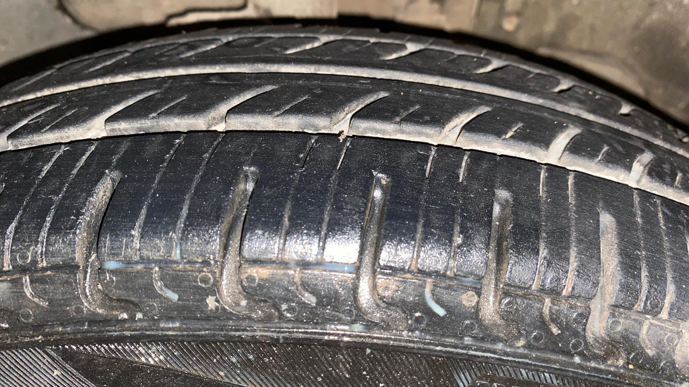 2018 Tata Tiago XM PETROL, Petrol, Manual, 1,00,304 km, Right Front Tyre Tread