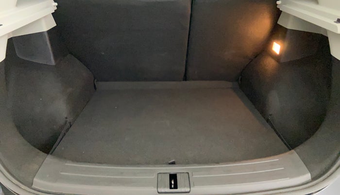2023 MG ASTOR SUPER 1.5 MT, Petrol, Manual, 20,780 km, Boot Inside