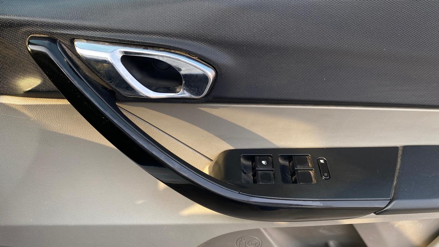 2018 Tata Tiago XZ PETROL, Petrol, Manual, 32,855 km, Driver Side Door Panels Control