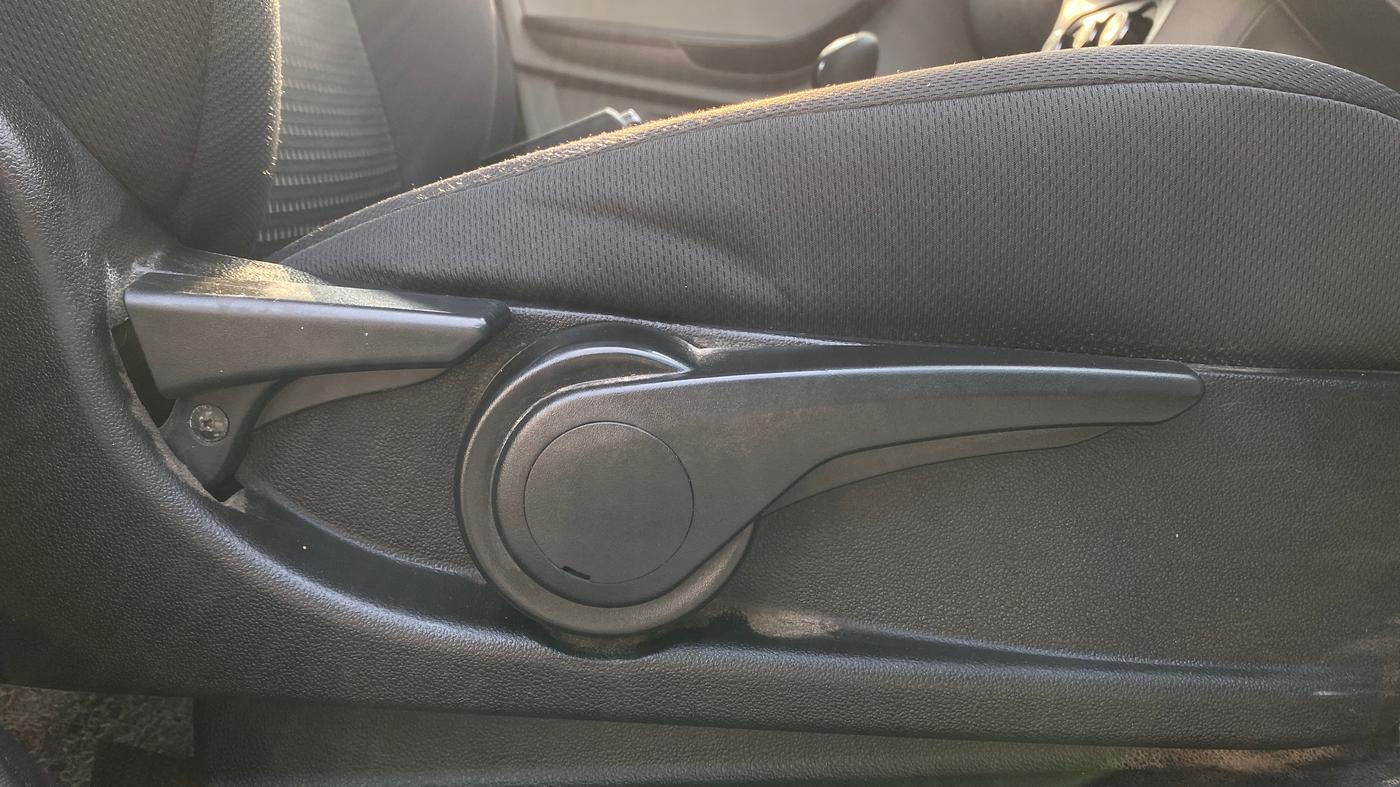 2018 Tata Tiago XZ PETROL, Petrol, Manual, 32,855 km, Driver Side Adjustment Panel