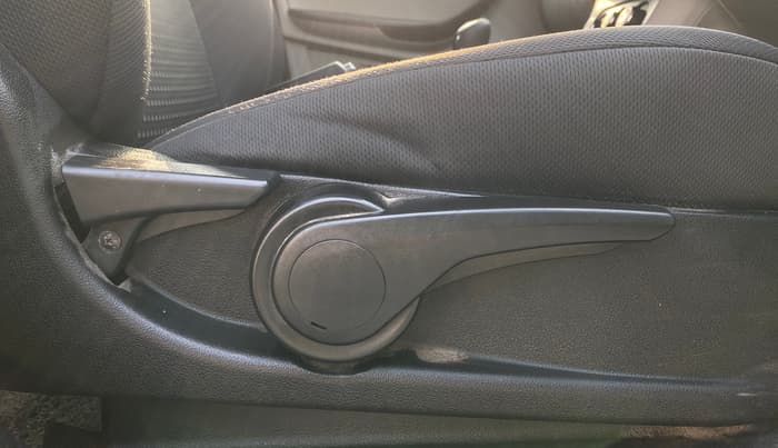 2018 Tata Tiago XZ PETROL, Petrol, Manual, 32,855 km, Driver Side Adjustment Panel