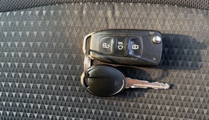 2018 Tata Tiago XZ PETROL, Petrol, Manual, 32,855 km, Key Close Up