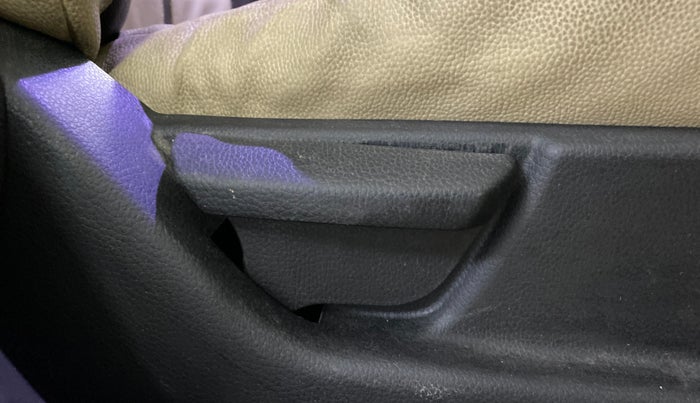 2016 Hyundai Eon SPORTZ, Petrol, Manual, 55,157 km, Driver Side Adjustment Panel