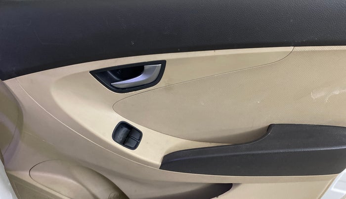 2016 Hyundai Eon SPORTZ, Petrol, Manual, 55,157 km, Driver Side Door Panels Control