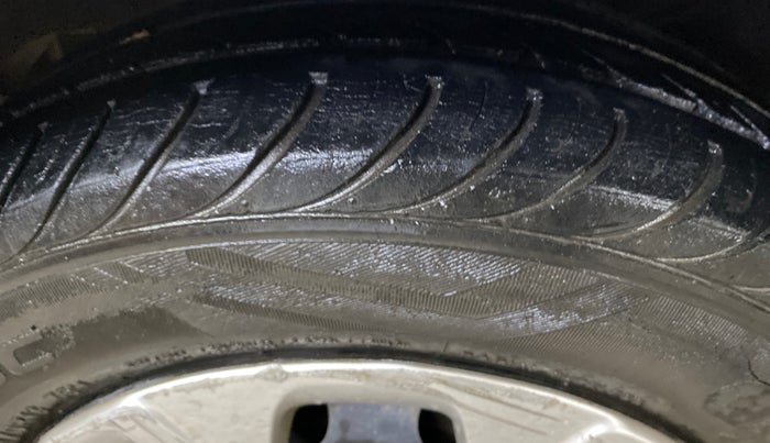 2016 Hyundai Eon SPORTZ, Petrol, Manual, 55,157 km, Right Rear Tyre Tread