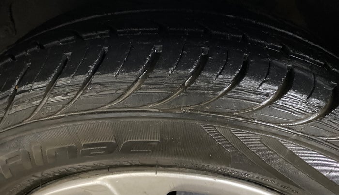 2016 Hyundai Eon SPORTZ, Petrol, Manual, 55,157 km, Left Front Tyre Tread