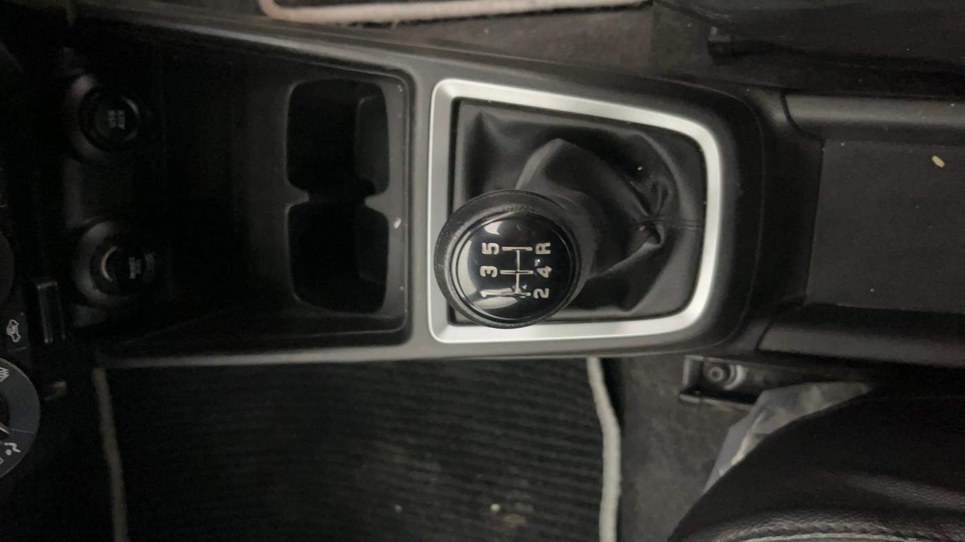 2024 Maruti Swift VXI, Petrol, Manual, 28,064 km, Gear Lever