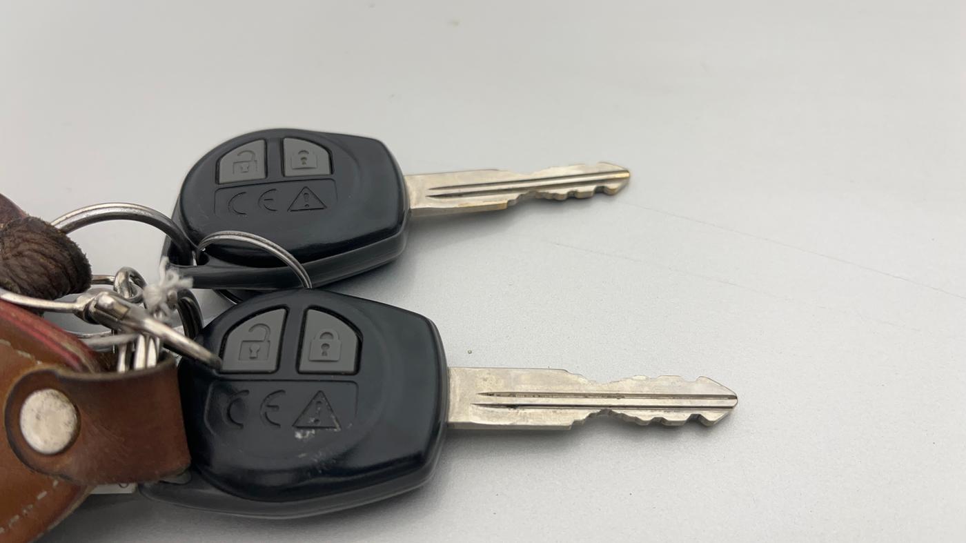 2024 Maruti Swift VXI, Petrol, Manual, 28,064 km, Key Close Up