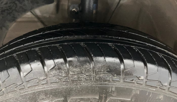 2024 Maruti Swift VXI, Petrol, Manual, 28,064 km, Left Front Tyre Tread