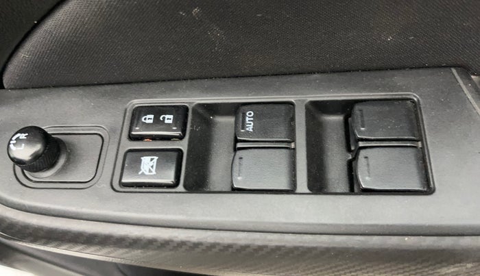 2024 Maruti Swift VXI, Petrol, Manual, 28,064 km, Driver Side Door Panels Control