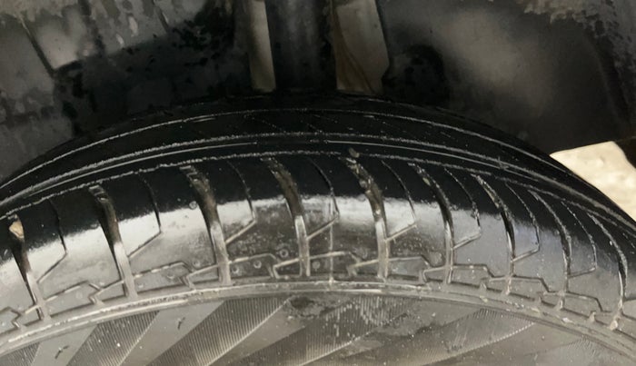 2024 Maruti Swift VXI, Petrol, Manual, 28,064 km, Left Rear Tyre Tread
