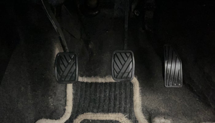 2024 Maruti Swift VXI, Petrol, Manual, 28,064 km, Pedals