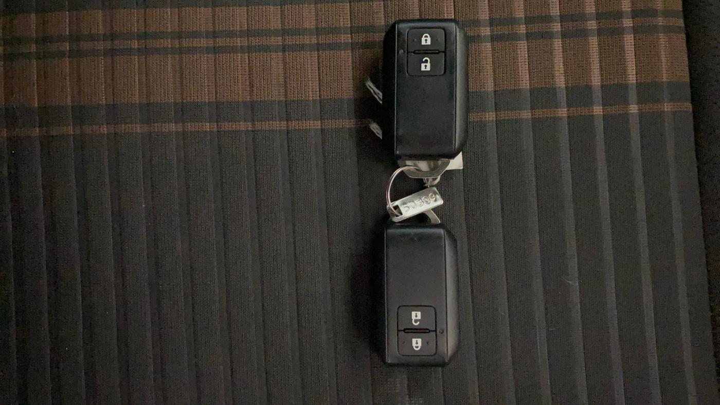2023 Maruti BREZZA ZXI + SMART HYBRID, Petrol, Manual, 51,975 km, Key Close Up