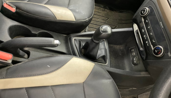 2017 Hyundai Elite i20 ASTA 1.2, Petrol, Manual, 72,674 km, Gear Lever