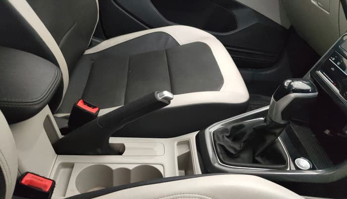 2023 Volkswagen TAIGUN TOPLINE 1.0 TSI AT, Petrol, Automatic, 33,166 km, Gear Lever