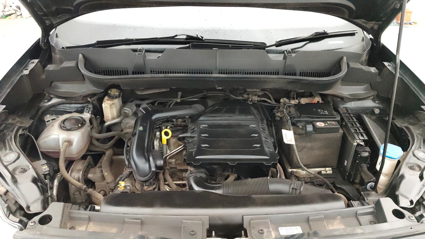 2023 Volkswagen TAIGUN TOPLINE 1.0 TSI AT, Petrol, Automatic, 33,166 km, Engine View