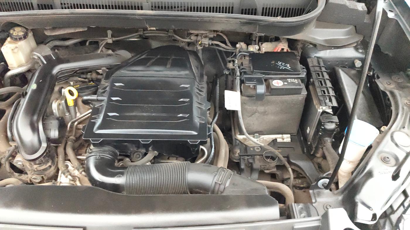 2023 Volkswagen TAIGUN TOPLINE 1.0 TSI AT, Petrol, Automatic, 33,166 km, Engine View - Left