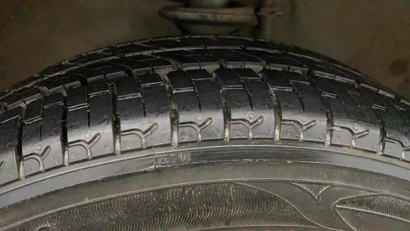 2015 Maruti Alto K10 VXI AMT, Petrol, Automatic, 85,493 km, Left Front Tyre Tread