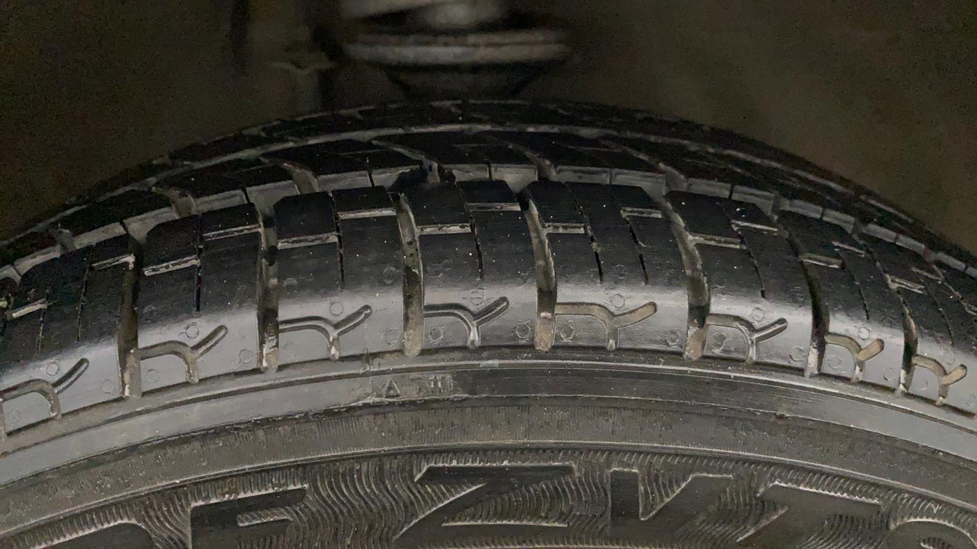 2015 Maruti Alto K10 VXI AMT, Petrol, Automatic, 85,493 km, Right Front Tyre Tread