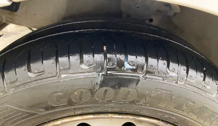 2018 Hyundai Eon ERA +, Petrol, Manual, 59,472 km, Left Front Tyre Tread