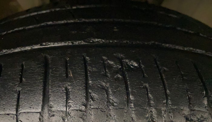 2020 Renault TRIBER RXZ AMT, Petrol, Automatic, 39,175 km, Right Front Tyre Tread