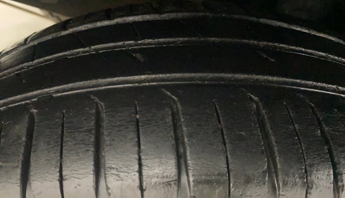 2020 Renault TRIBER RXZ AMT, Petrol, Automatic, 39,175 km, Right Rear Tyre Tread