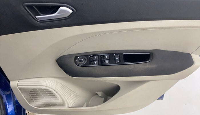 2020 Renault TRIBER RXZ AMT, Petrol, Automatic, 39,175 km, Driver Side Door Panels Control