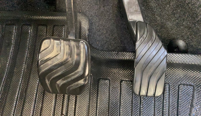 2020 Renault TRIBER RXZ AMT, Petrol, Automatic, 39,175 km, Pedals