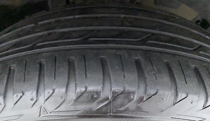2016 Renault Duster RXZ 110 4WD, Diesel, Manual, 73,208 km, Right Front Tyre Tread