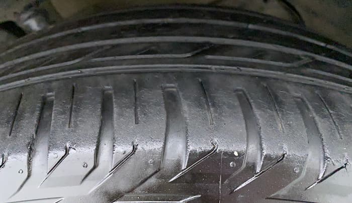2016 Renault Duster RXZ 110 4WD, Diesel, Manual, 73,208 km, Left Front Tyre Tread