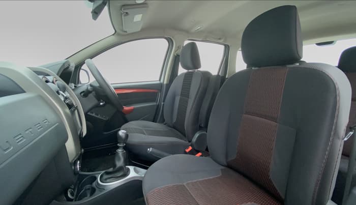 2016 Renault Duster RXZ 110 4WD, Diesel, Manual, 73,208 km, Right Side Front Door Cabin