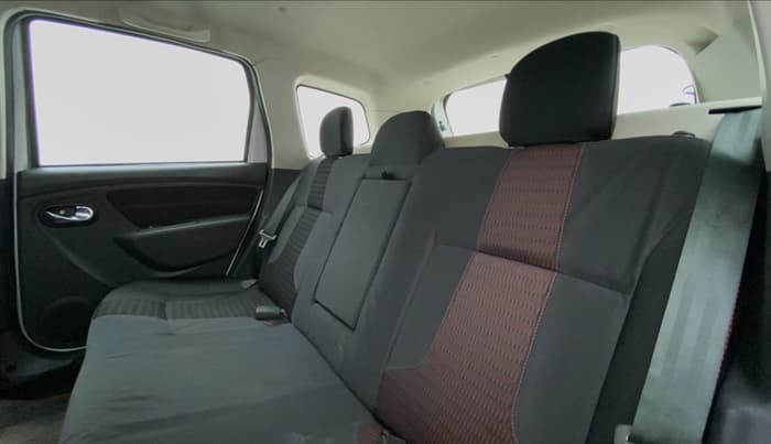 2016 Renault Duster RXZ 110 4WD, Diesel, Manual, 73,208 km, Right Side Rear Door Cabin