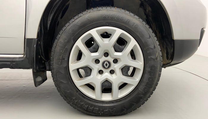 2016 Renault Duster RXL PETROL 104, Petrol, Manual, 27,083 km, Right Front Wheel