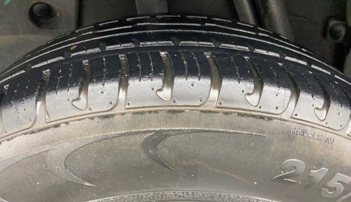 2016 Renault Duster RXL PETROL 104, Petrol, Manual, 27,083 km, Right Rear Tyre Tread