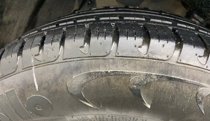 2016 Renault Duster RXL PETROL 104, Petrol, Manual, 27,083 km, Right Front Tyre Tread